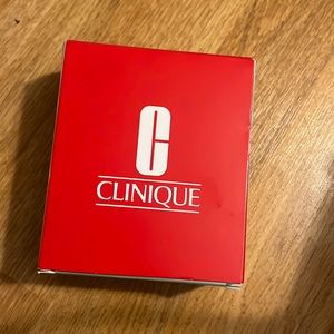 NEW Clinique discover set/travel